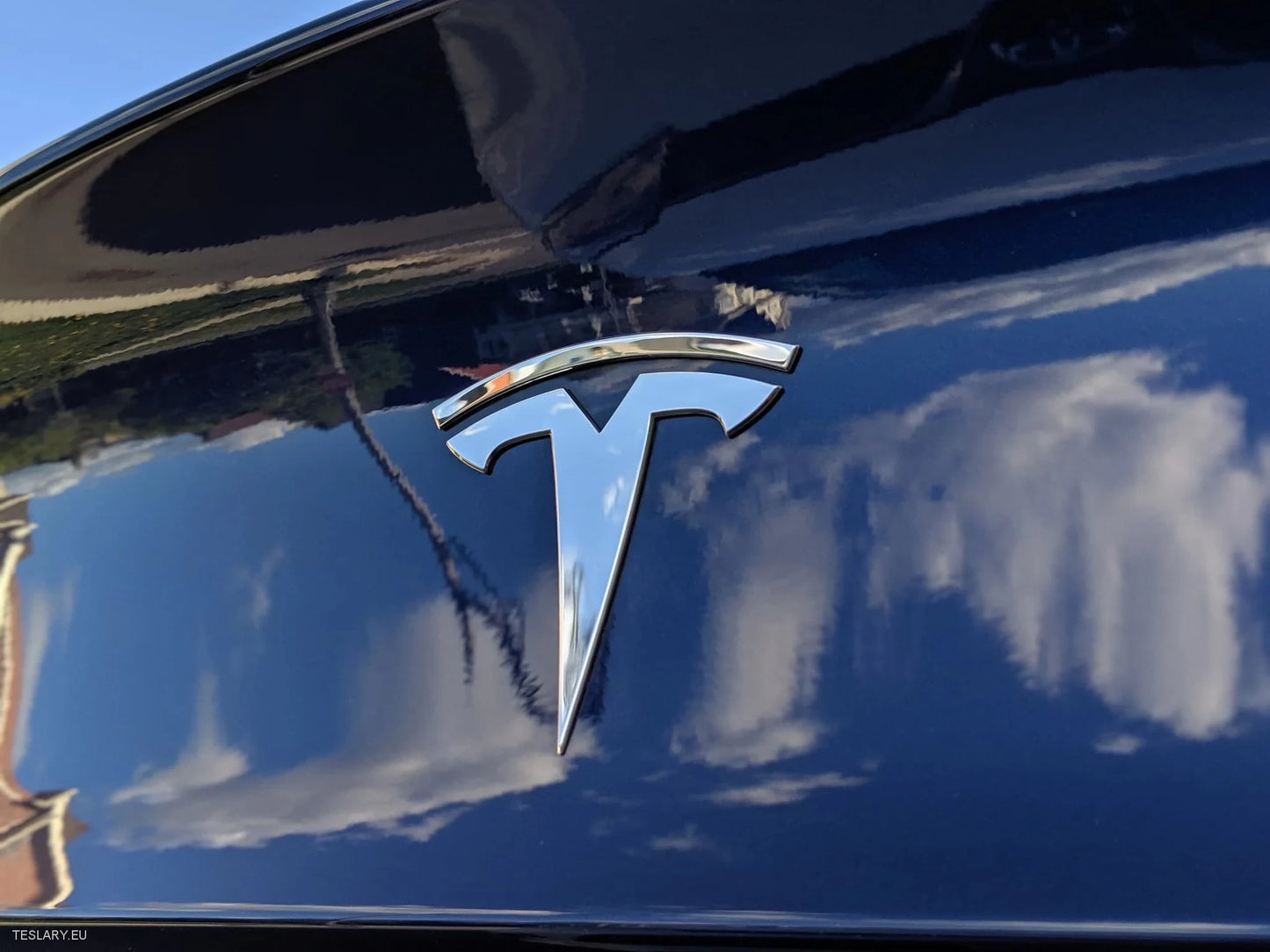 Tesla model 3/y zadní ocas logo černé, uhlík, chrom, červená