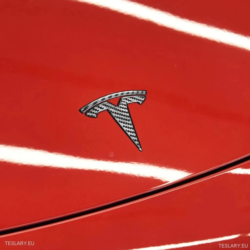 Tesla model 3/y přední logo černé, uhlík, chrom, červená