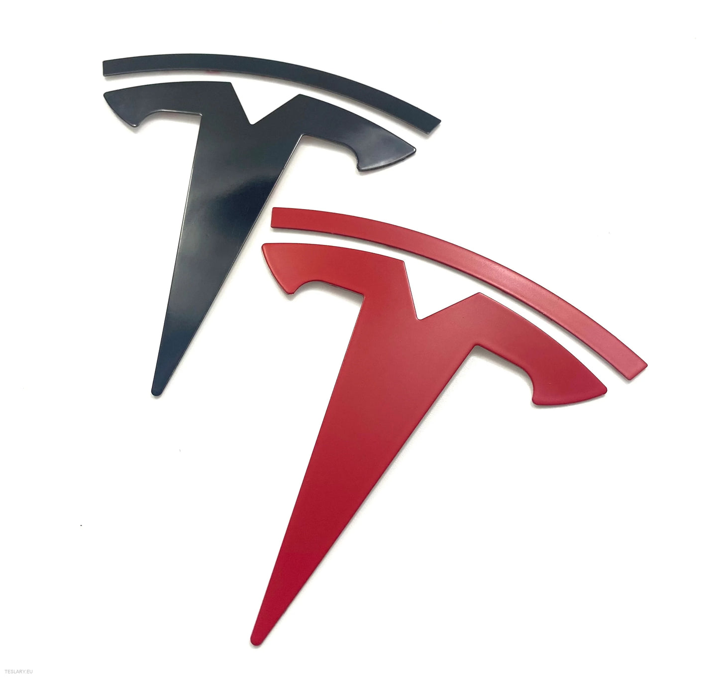 Tesla model 3/y přední logo černé, uhlík, chrom, červená