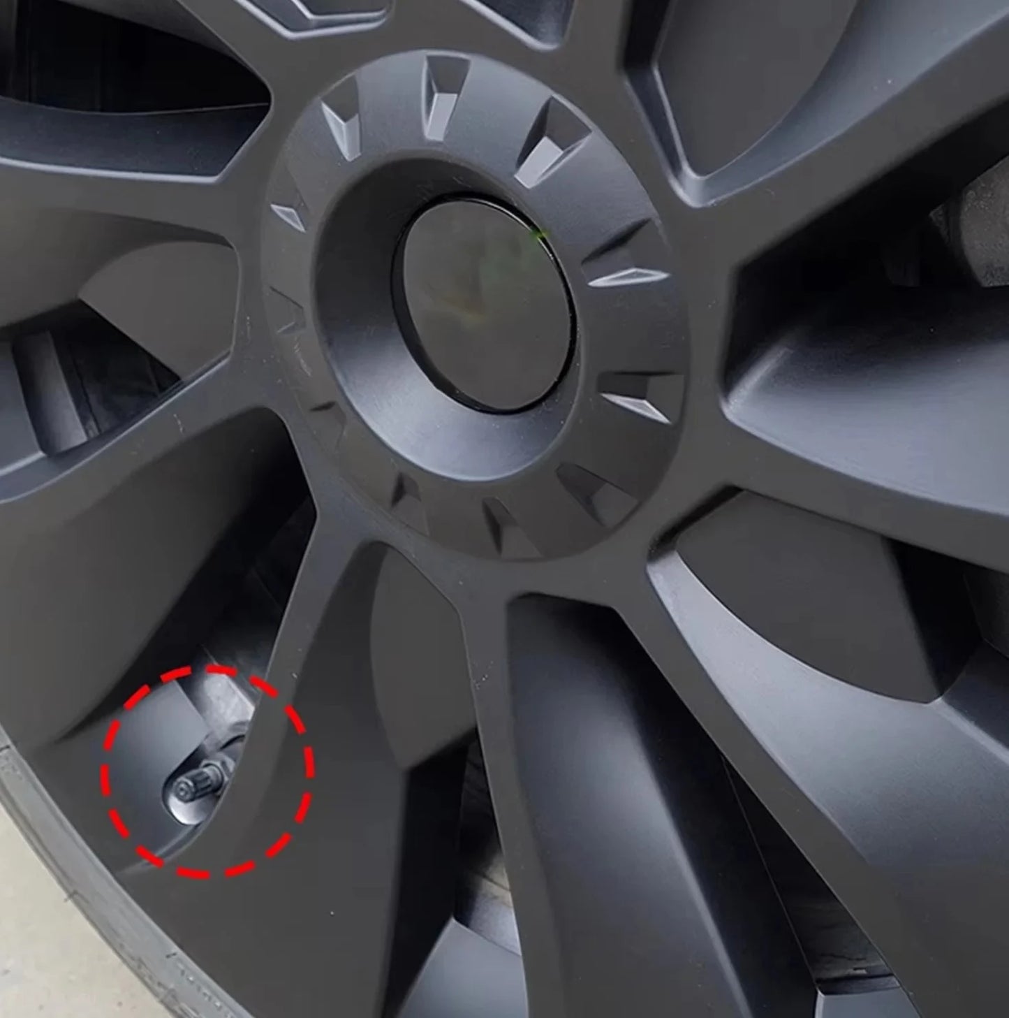 Tesla Model 3 18" EINSTÖK S23 AFKÖST - Grá með byssumálmi